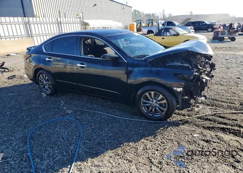 2015 Nissan Altima 2.5 z USA, uszkodzony, nr VIN 1N4AL3AP3FC591673